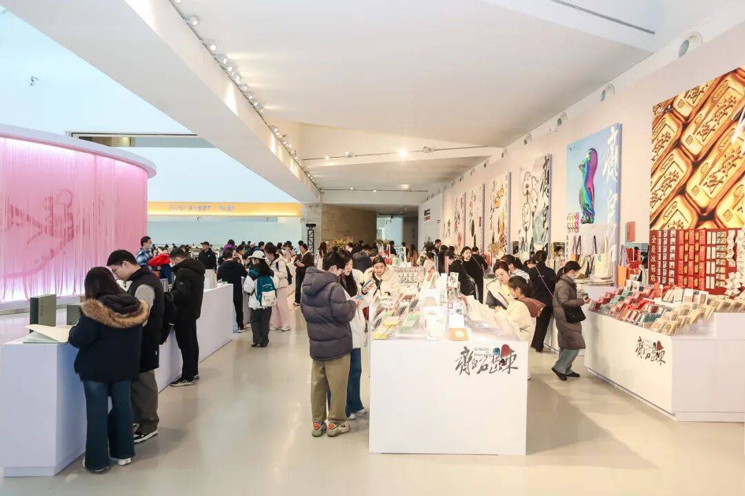 白石热”点燃山东冬日文化消费新气象MG不朽情缘文创日销破两万！“齐(图4)