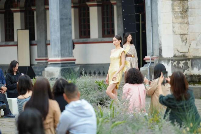 秀”里藏着“春天里的彭州”不朽情缘手机网站这场“高定(图11)